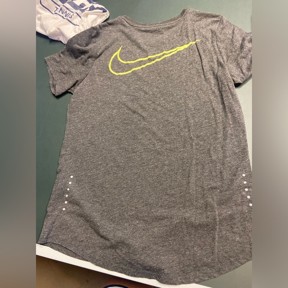 Nike infinity running shirt. Size medium - Picture 2 of 3